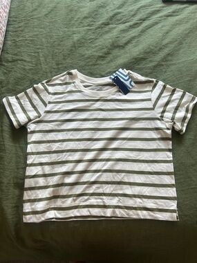 BWT boxy Stripe Tee - Olive & ivory medium
